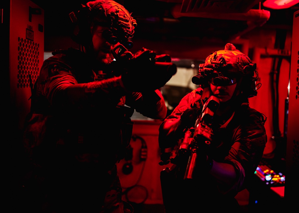 EODMU 5 Conducts a VBSS Drill Aboard George Washington