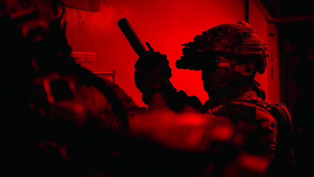 EODMU 5 Conducts a VBSS Drill Aboard George Washington