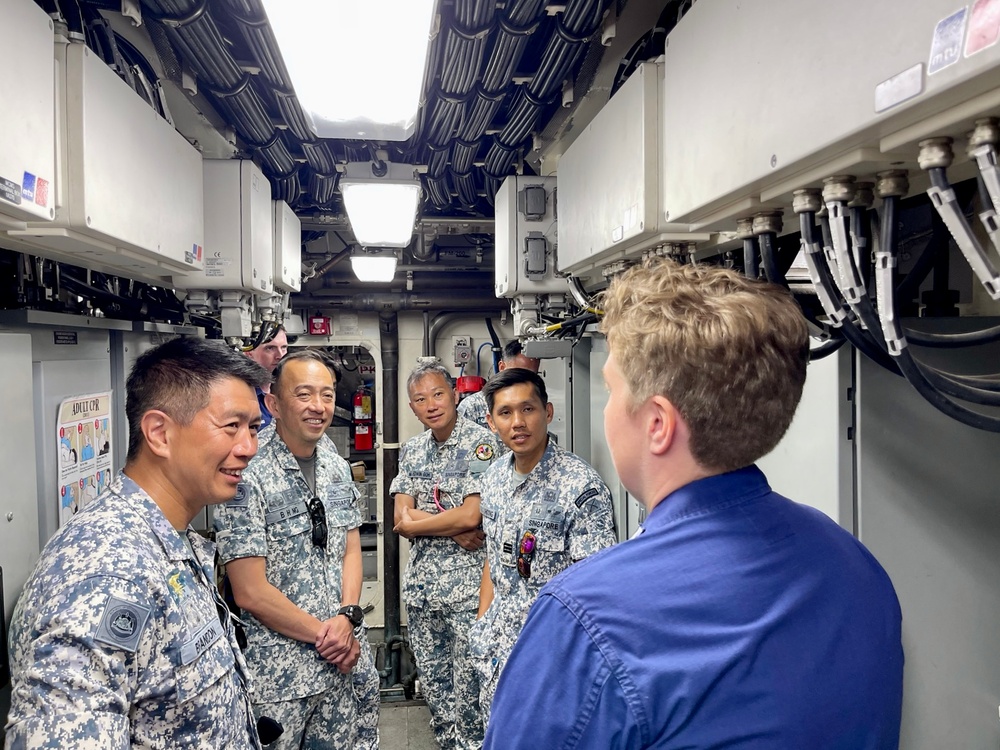 Republic of Singapore Navy divers visit U.S. Coast Guard, strengthen maritime security ties