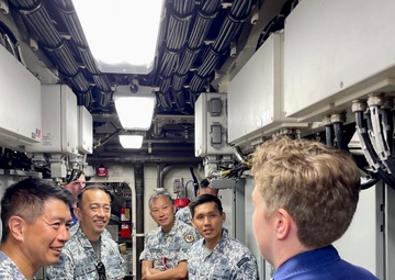 Republic of Singapore Navy divers visit U.S. Coast Guard, strengthen maritime security ties