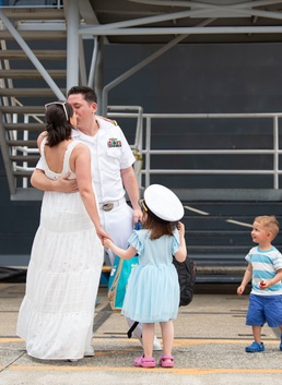 Blue Ridge Sailors reunite with family