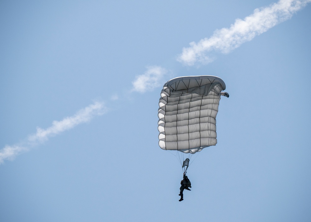 U.S. Army Special Forces and ROKSWC conduct High Altitude Low Opening proficiency jump