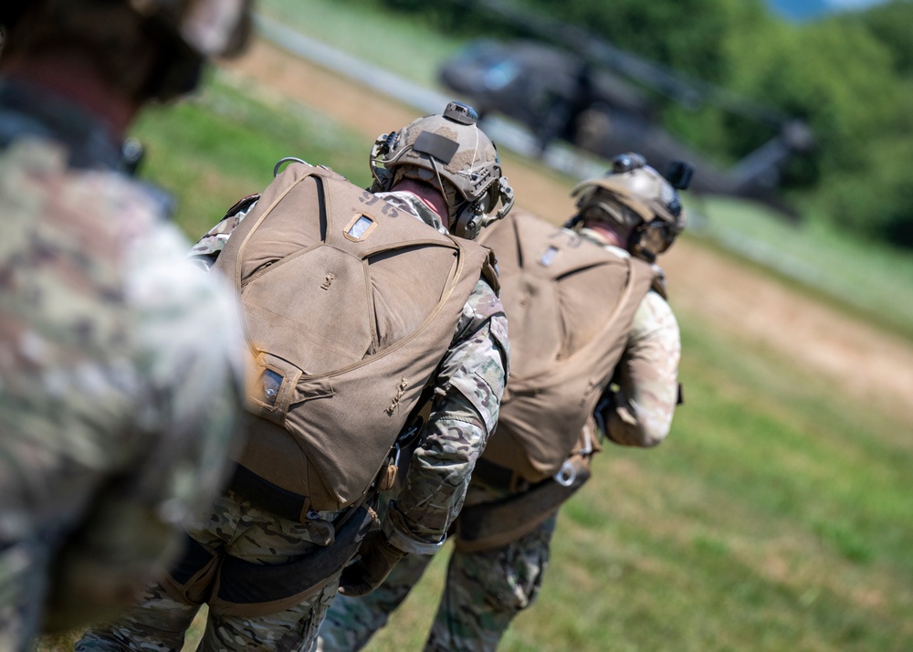 U.S. Army Special Forces and ROKSWC conduct High Altitude Low Opening proficiency jump