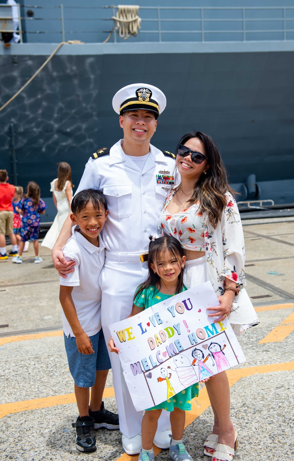Blue Ridge Sailors Reunite with Family