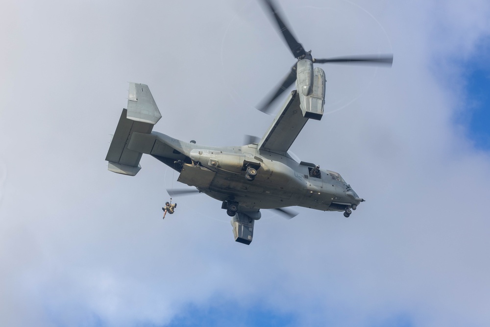 VMM-262 Conducts Joint Training with 31st Rescue Squadron