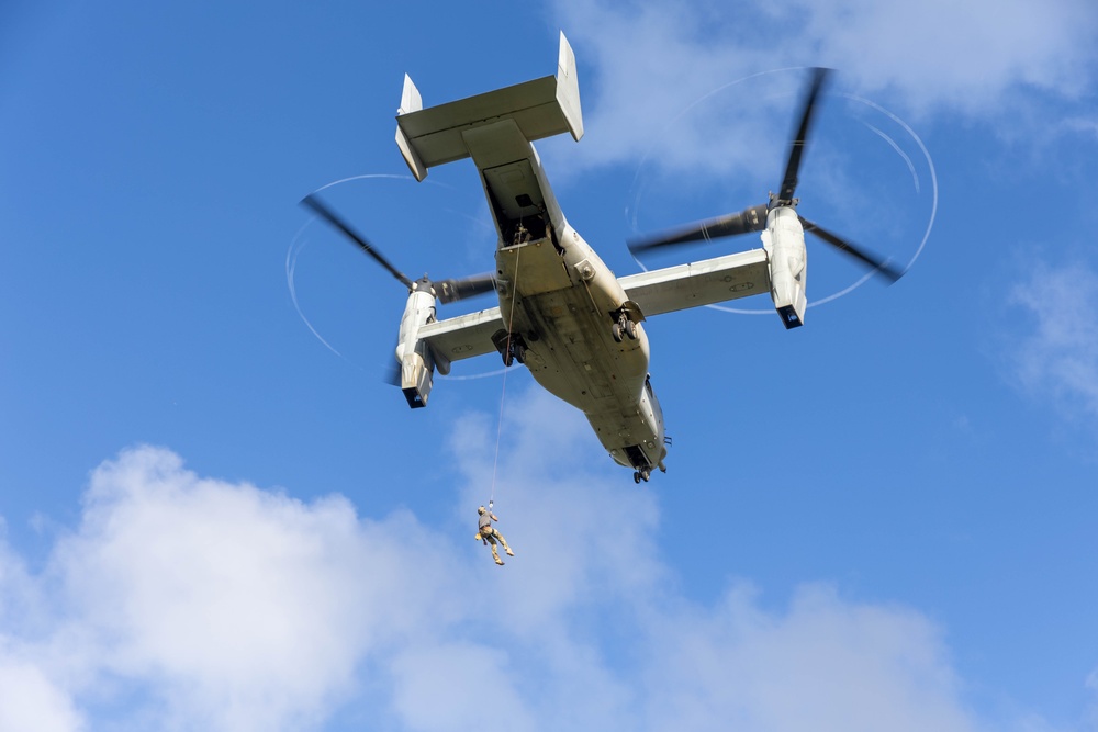 VMM-262 Conducts Joint Training with 31st Rescue Squadron