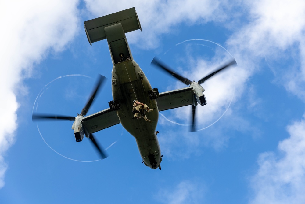 VMM-262 Conducts Joint Training with 31st Rescue Squadron