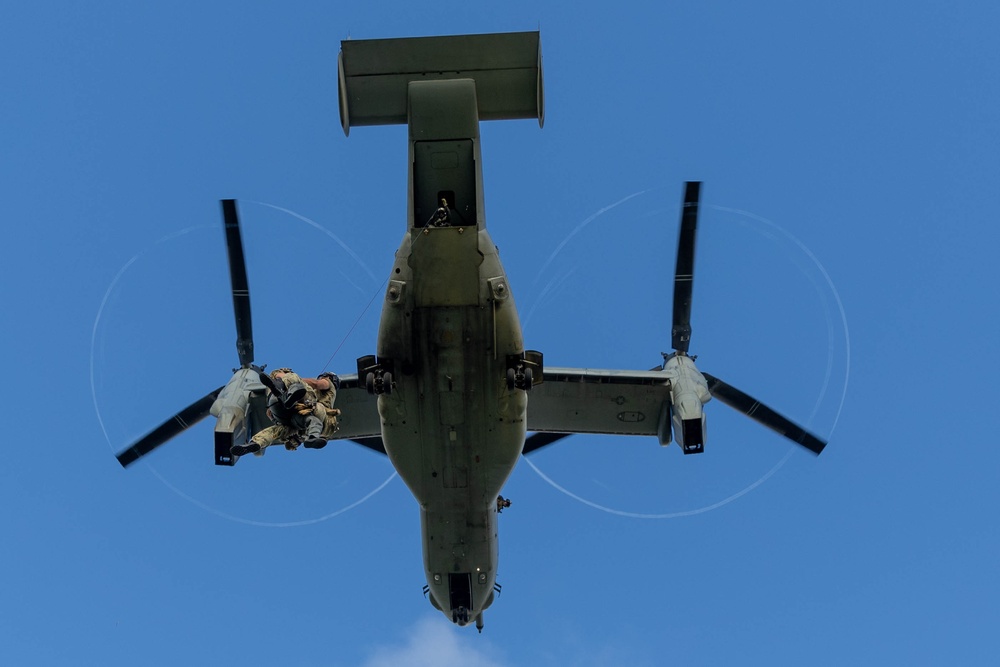 VMM-262 Conducts Joint Training with 31st Rescue Squadron