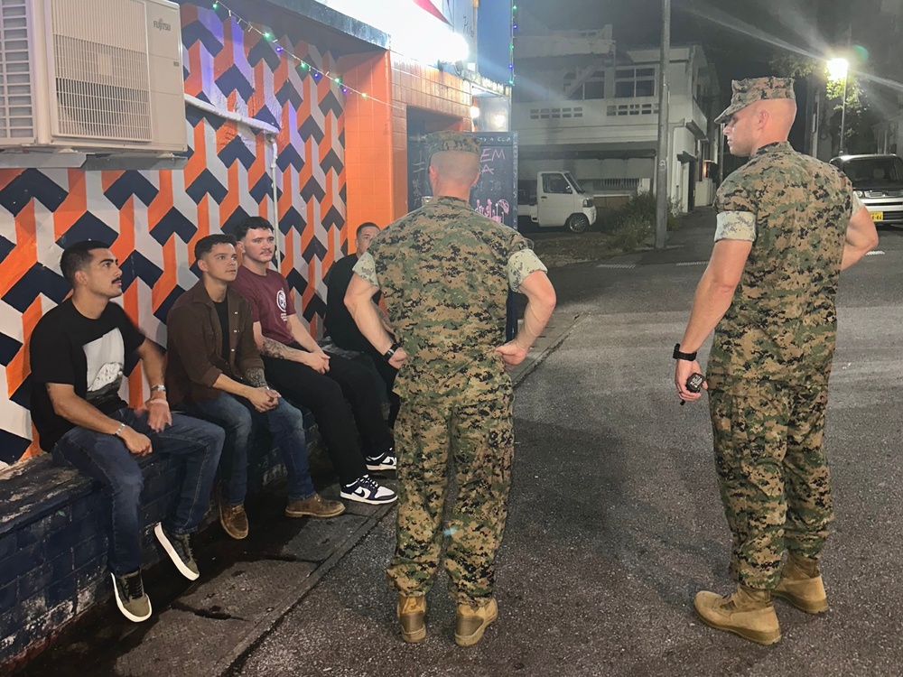 CLB-4 CO, Sgt. Maj. Participate in Henoko Courtesy Patrol