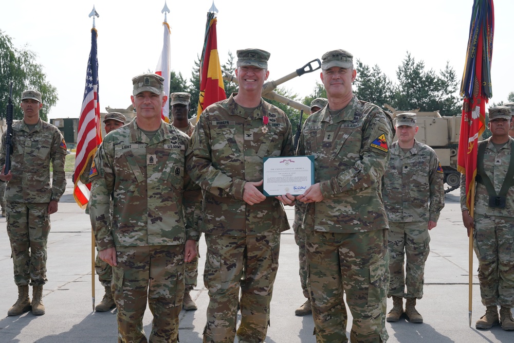 Col. Nirenberg Assumes Command of Division Artillery Brigade, 1st Armored Division