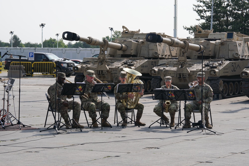 Col. Nirenberg Assumes Command of Division Artillery Brigade, 1st Armored Division