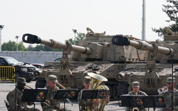 Col. Nirenberg Assumes Command of Division Artillery Brigade, 1st Armored Division