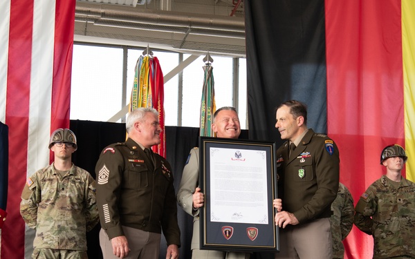 USAREUR-AF GEN Donahue and CSM Inman Present “Heroes of Two Nations” Award to French Officer