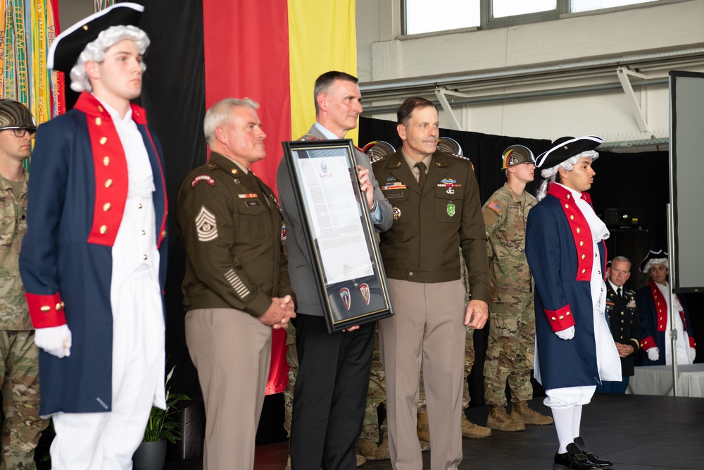 USAREUR-AF GEN Donahue and CSM Inman Present “Heroes of Two Nations” Award to German Maj. Gen. Jörg See