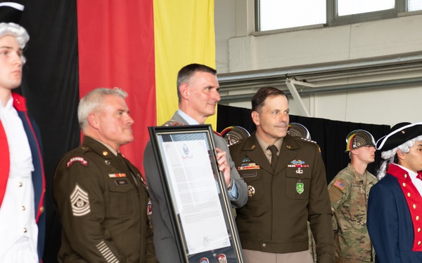 USAREUR-AF GEN Donahue and CSM Inman Present “Heroes of Two Nations” Award to German Maj. Gen. Jörg See