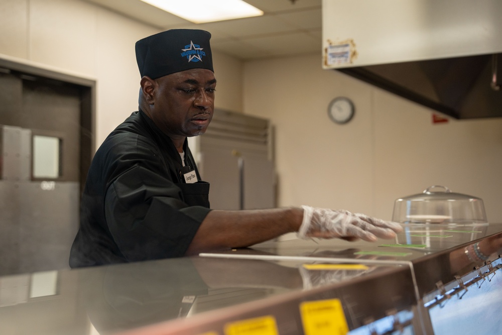 Team Robins DFAC team keeps Airmen healthy, fit for mission readiness