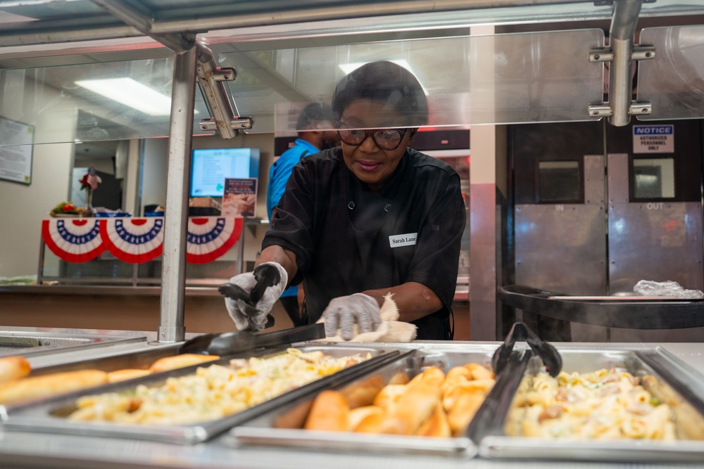 Team Robins DFAC team keeps Airmen healthy, fit for mission readiness