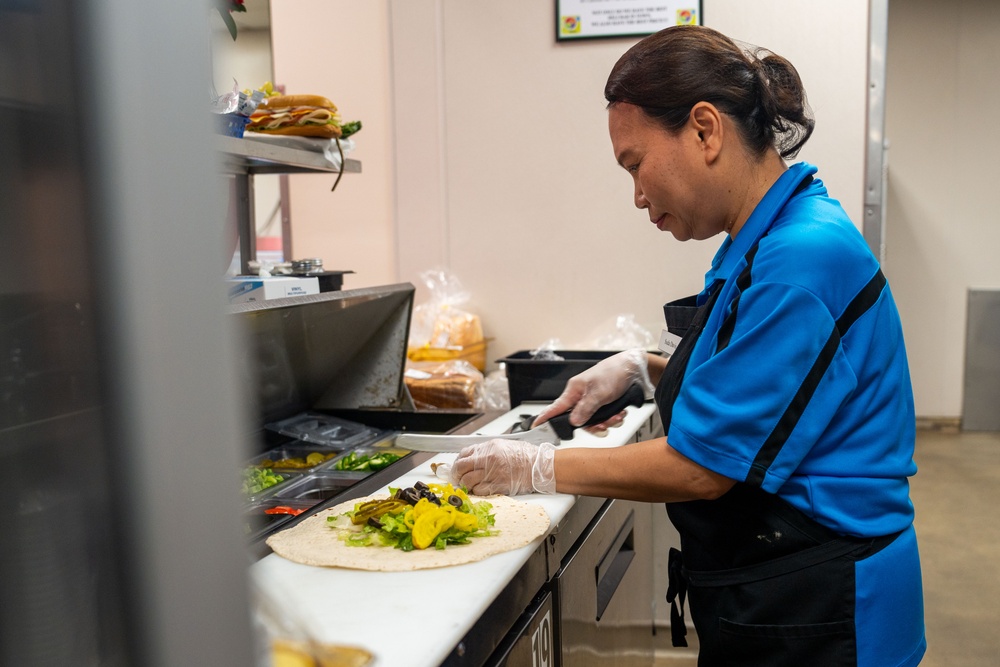 Team Robins DFAC team keeps Airmen healthy, fit for mission readiness