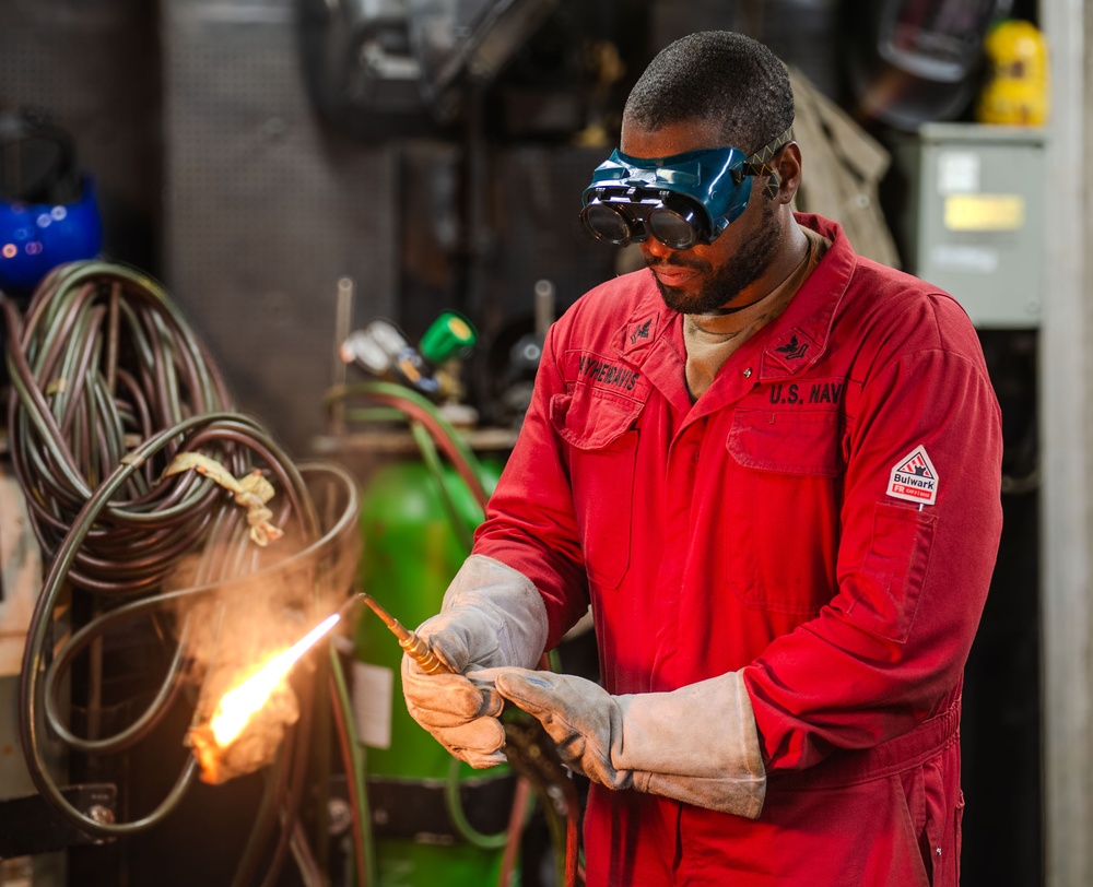 Hull Maintenance Technician's Conduct Maintenance onboard USS Essex (LHD 2)