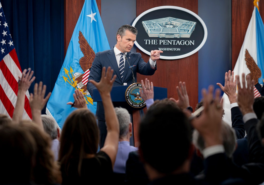 SecDef &amp; CJCS Press Briefing
