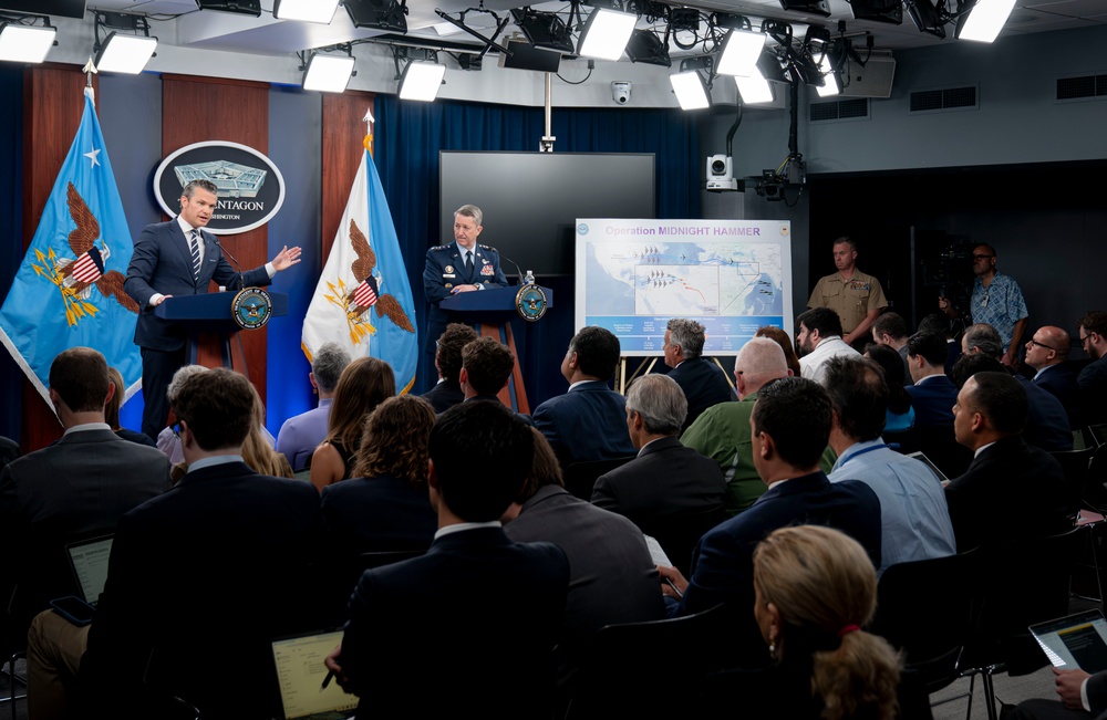 SecDef &amp; CJCS Press Briefing