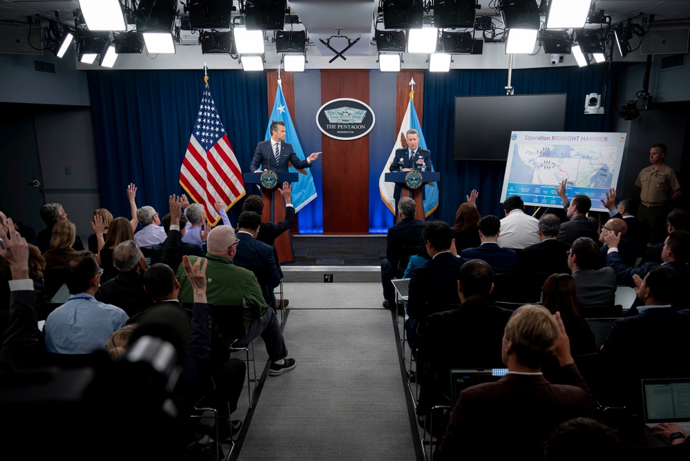 SecDef &amp; CJCS Press Briefing