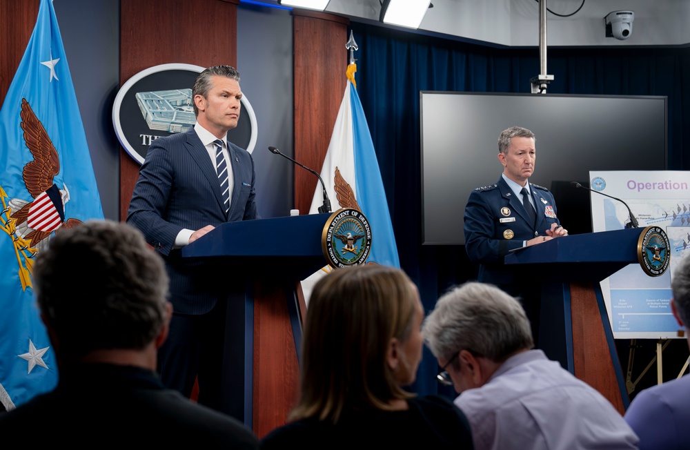 SecDef &amp; CJCS Press Briefing