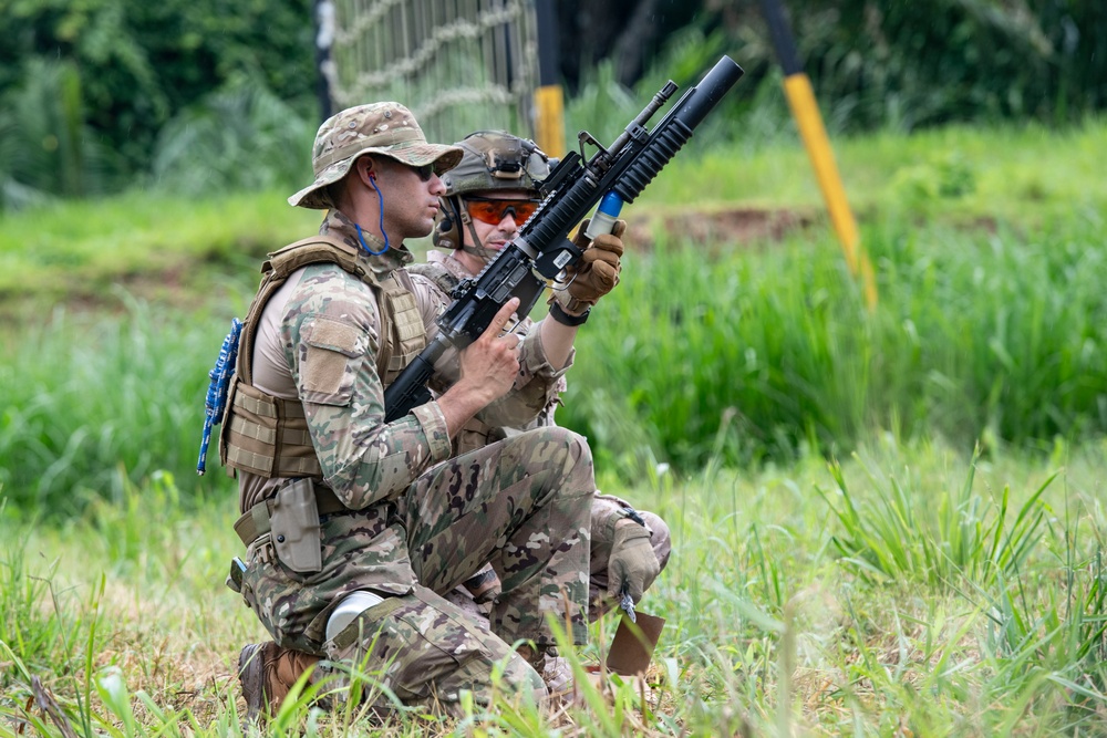 U.S. Marines train with Panamanian Security Forces