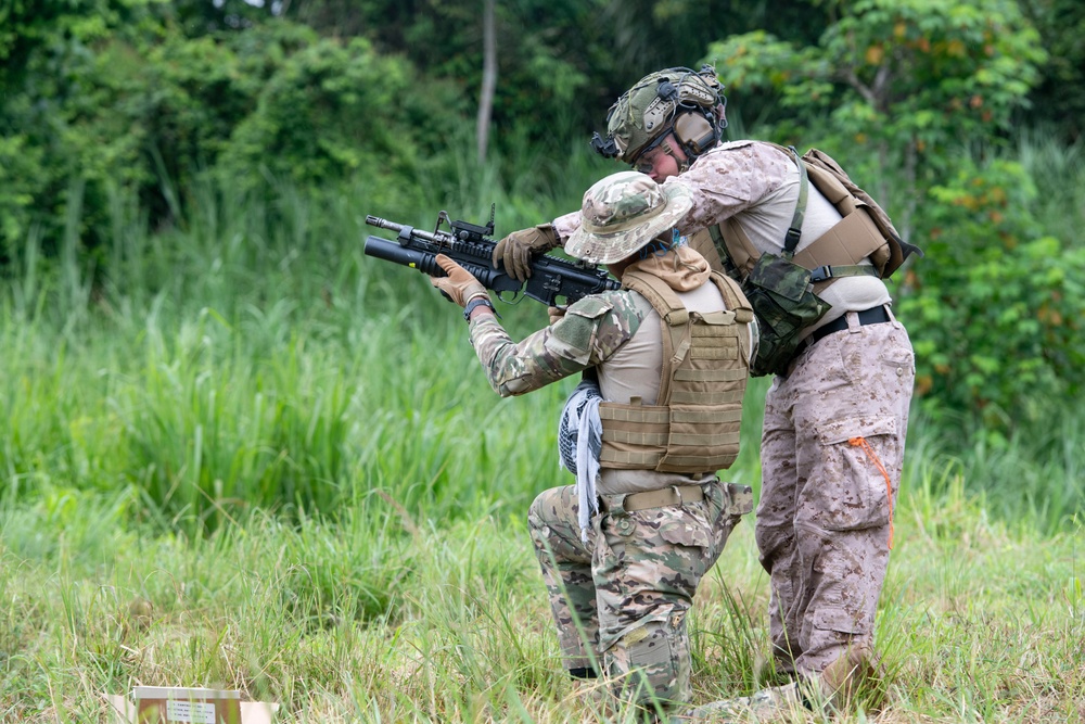 U.S. Marines train with Panamanian Security Forces