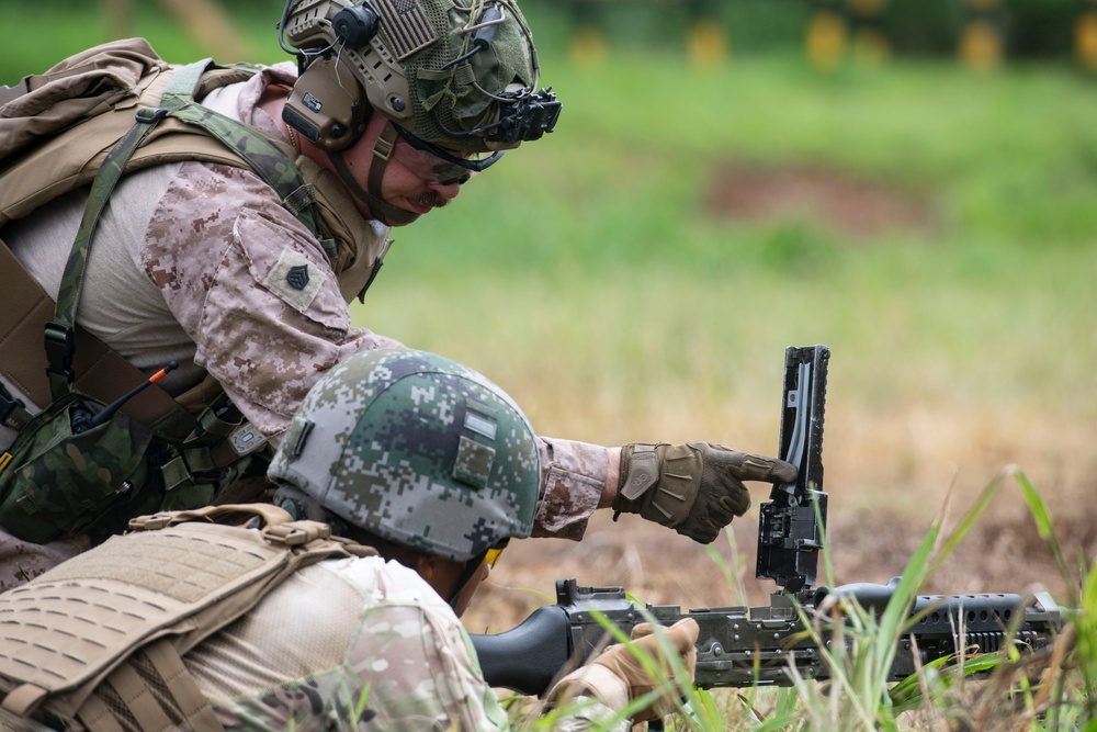 U.S. Marines train with Panamanian Security Forces