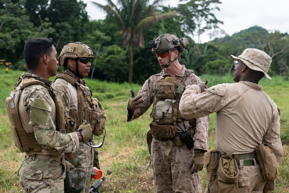 U.S. Marines train with Panamanian Security Forces