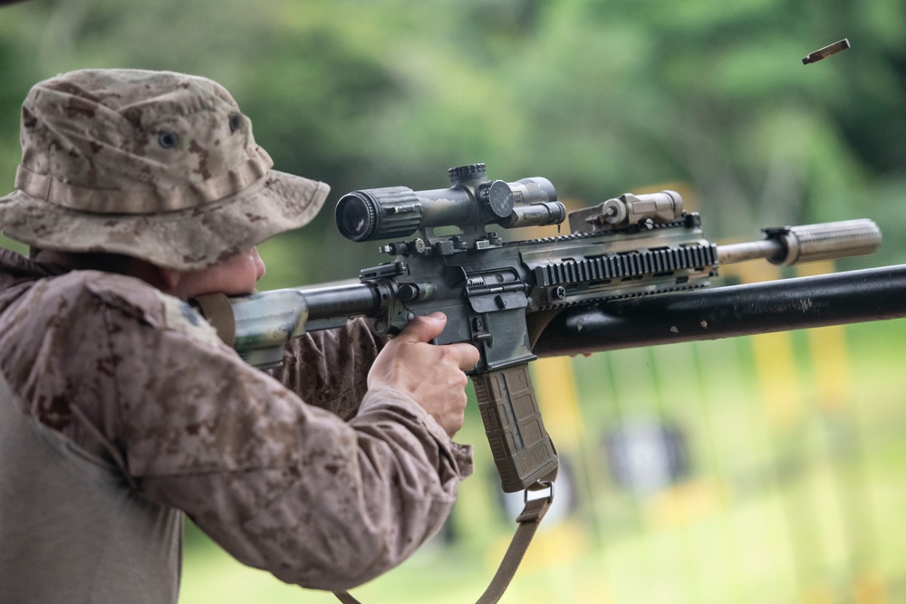 U.S. Marines train with Panamanian Security Forces
