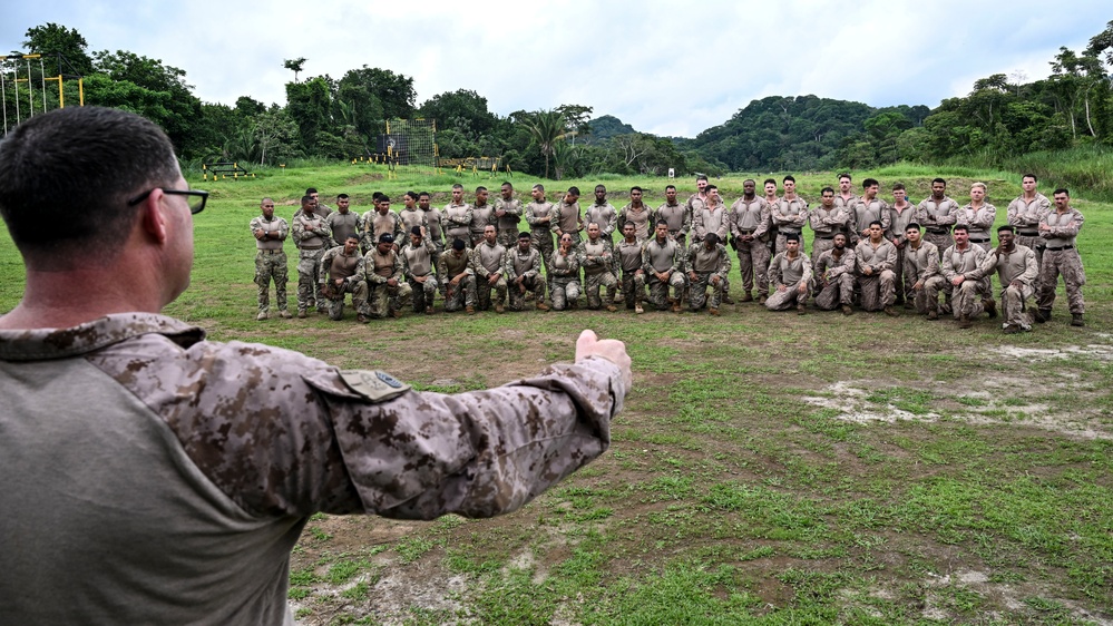 U.S. Marines train with Panamanian Security Forces