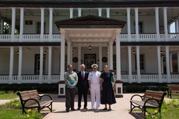 Middendorf Family Members Visit the Washington Navy Yard