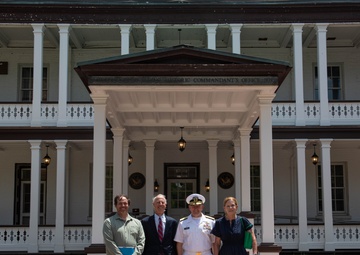 Middendorf Family Members Visit the Washington Navy Yard