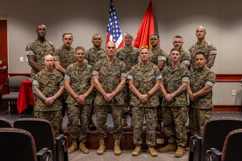 Marine Corps Installations Pacific Commanding General visits Marine Corps Combat Service Support Schools