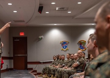 Marine Corps Installations Pacific Commanding General visits Marine Corps Combat Service Support Schools