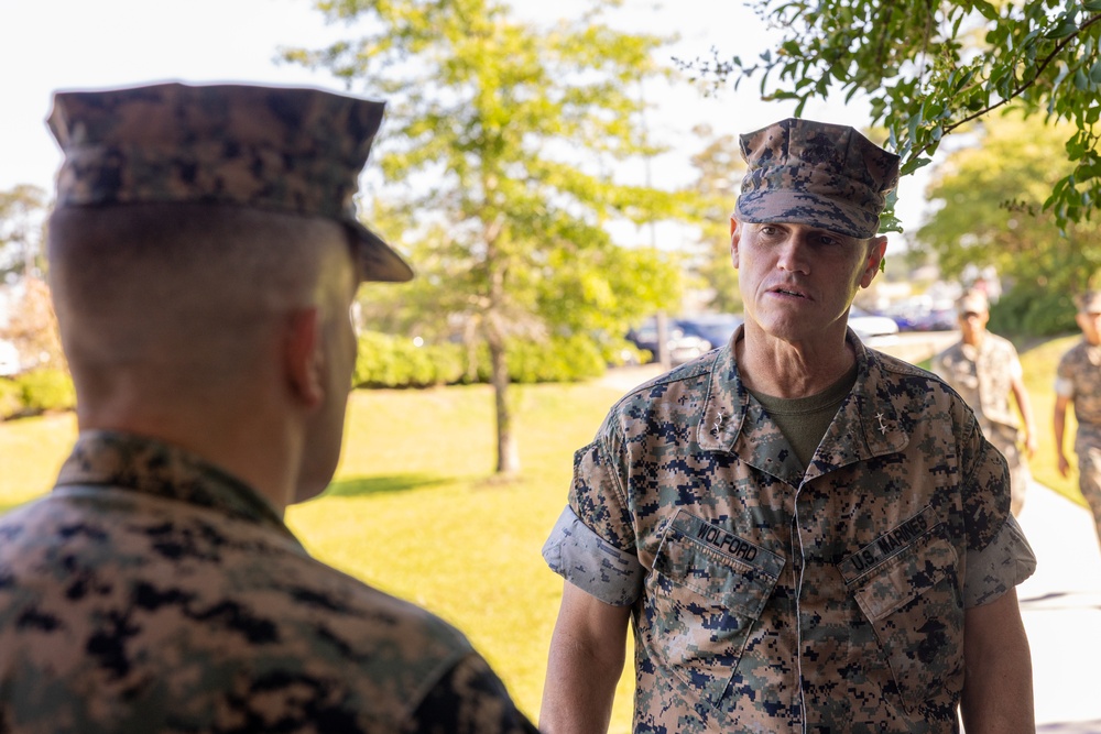 Marine Corps Installations Pacific Commanding General visits Marine Corps Combat Service Support Schools