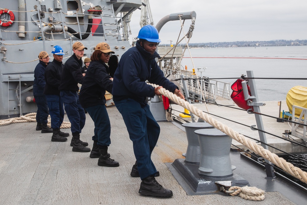 USS Sampson conducts routine operations