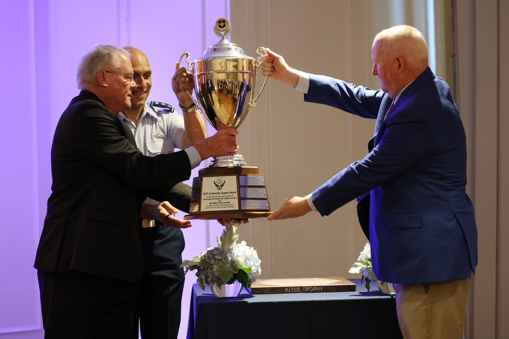 Altus Trophy 1