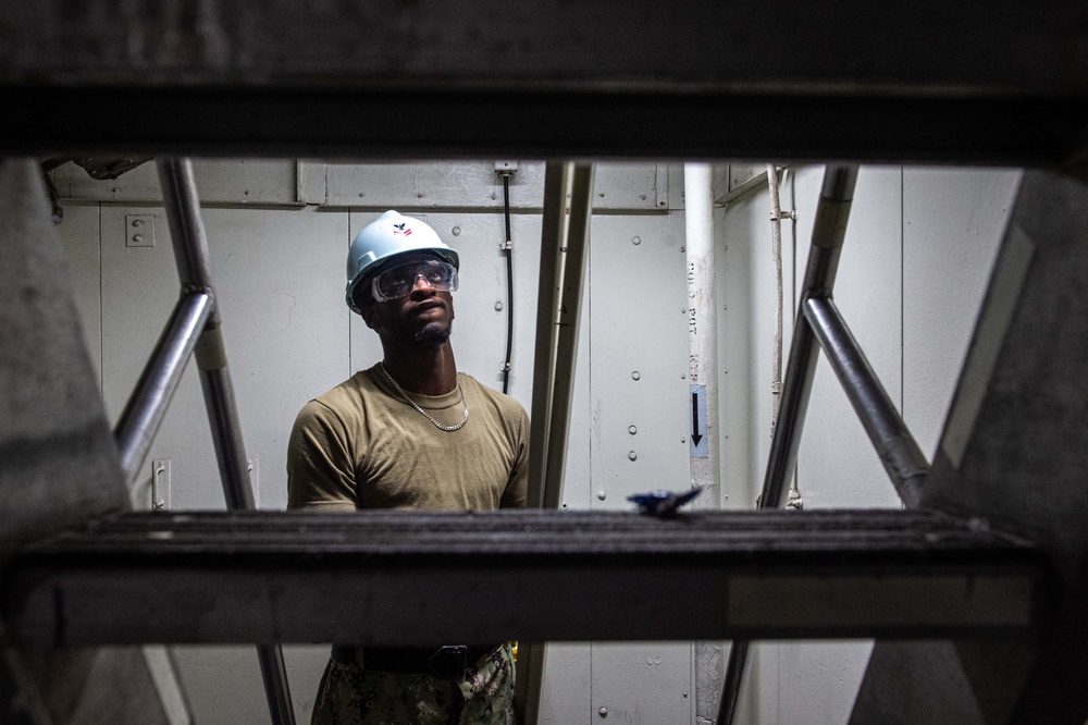Ronald Reagan Sailors Remove Racks from Berthing