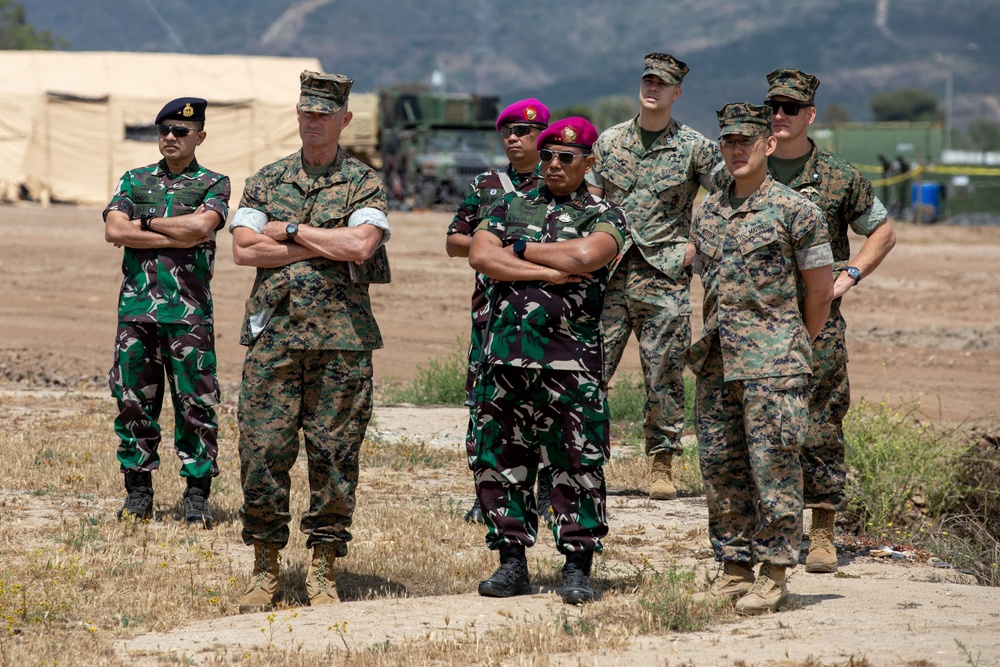 U.S. Marines, Indonesian Korps Marinir perform urbanized terrain raid
