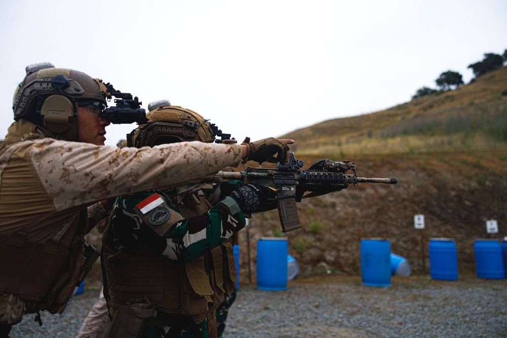 U.S. Marines, Indonesian Korps Marinir participate in low light live-fire range