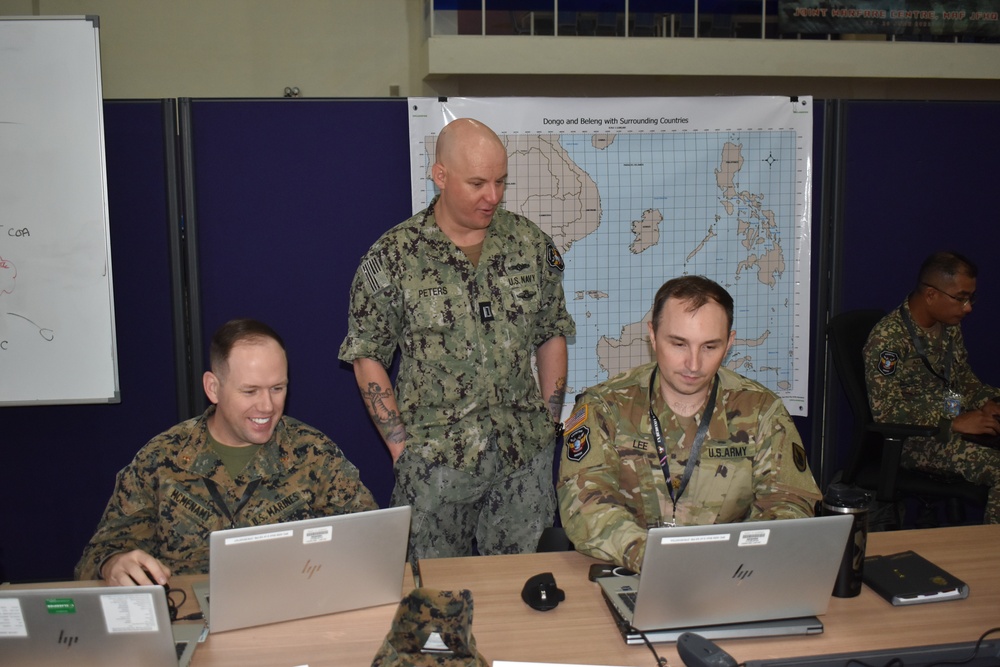 Bersama Warrior 25: U.S. Marines, Soldiers, Sailors, Airmen conduct combined planning with Malaysian Armed Forces
