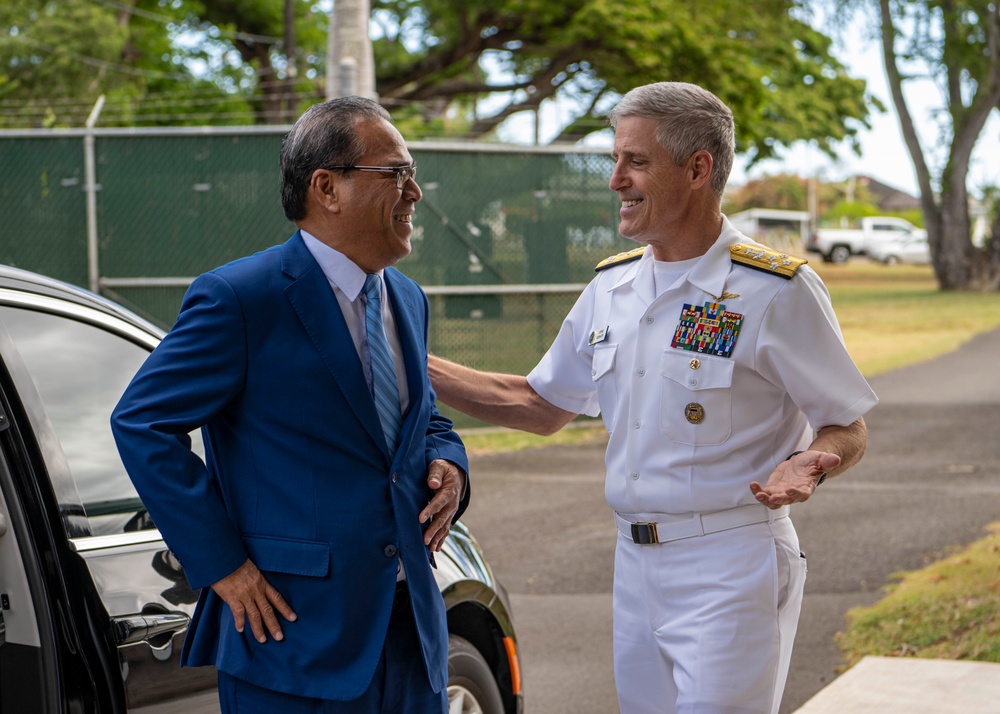 Federated States of Micronesia President Wesley Simina tours USS Arizona Memorial