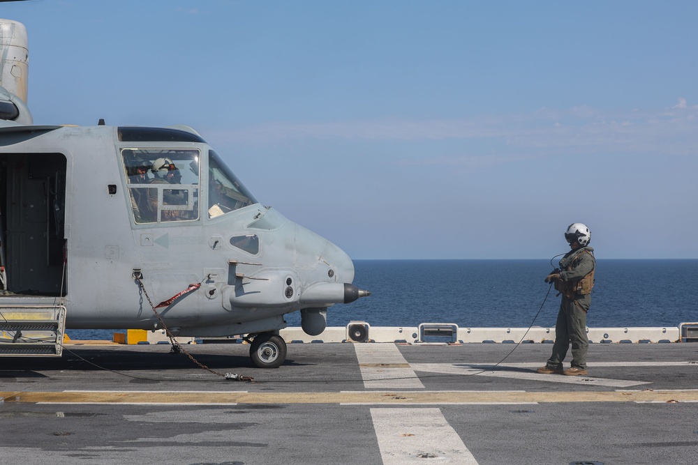 USS Iwo Jima Conducts Flight Ops with VMM 263