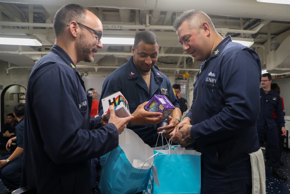 USS Tripoli’s Junior Enlisted Association Honors Tripoli Fathers With Customized Gift Bags