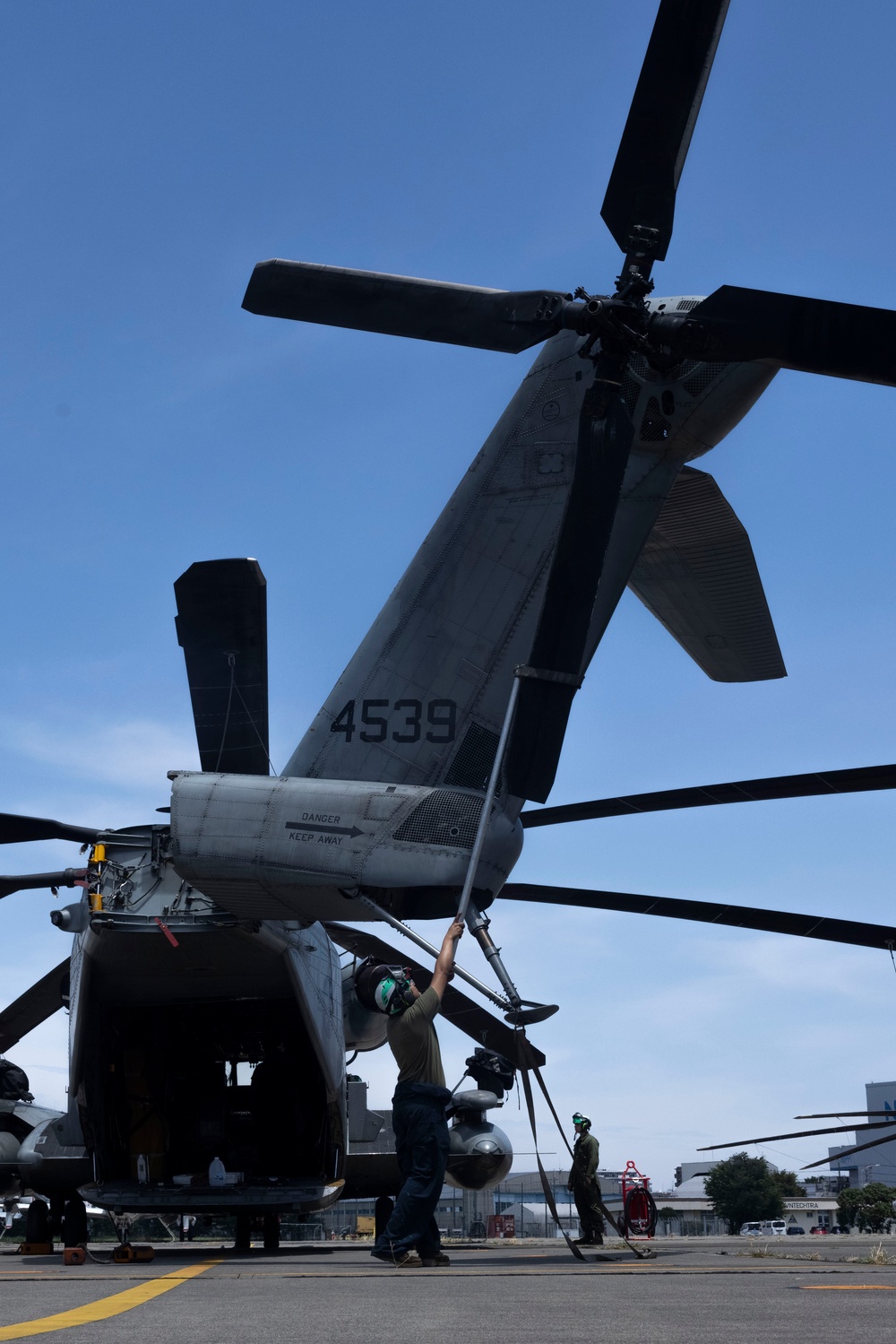 HMH-462 performs preventative maintenance