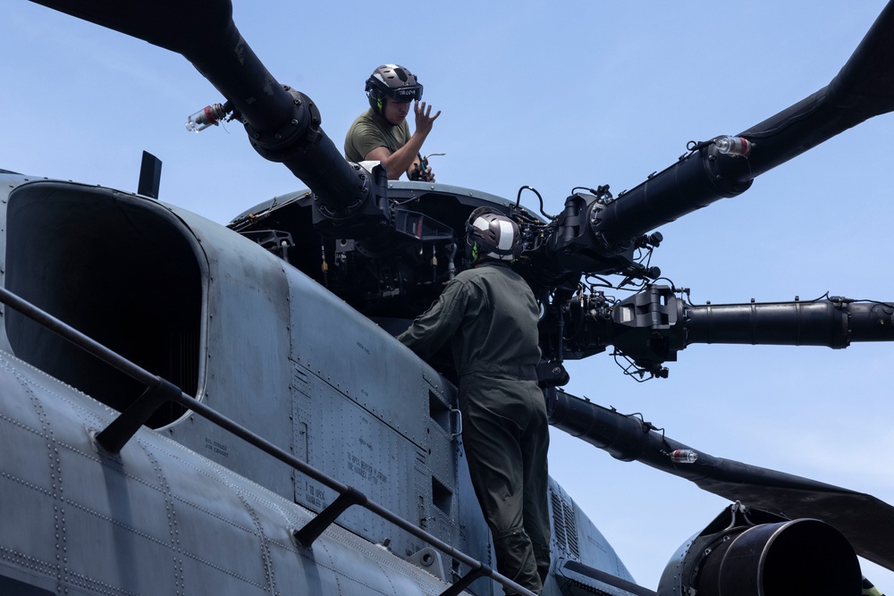 HMH-462 performs preventative maintenance