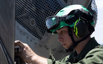 HMH-462 performs preventative maintenance